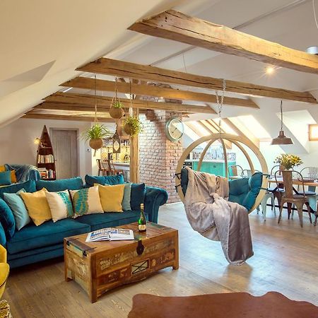Bohemian Chic 2 Bedroom 2 Bathroom Loft With Hanging Chair Praha Exteriér fotografie